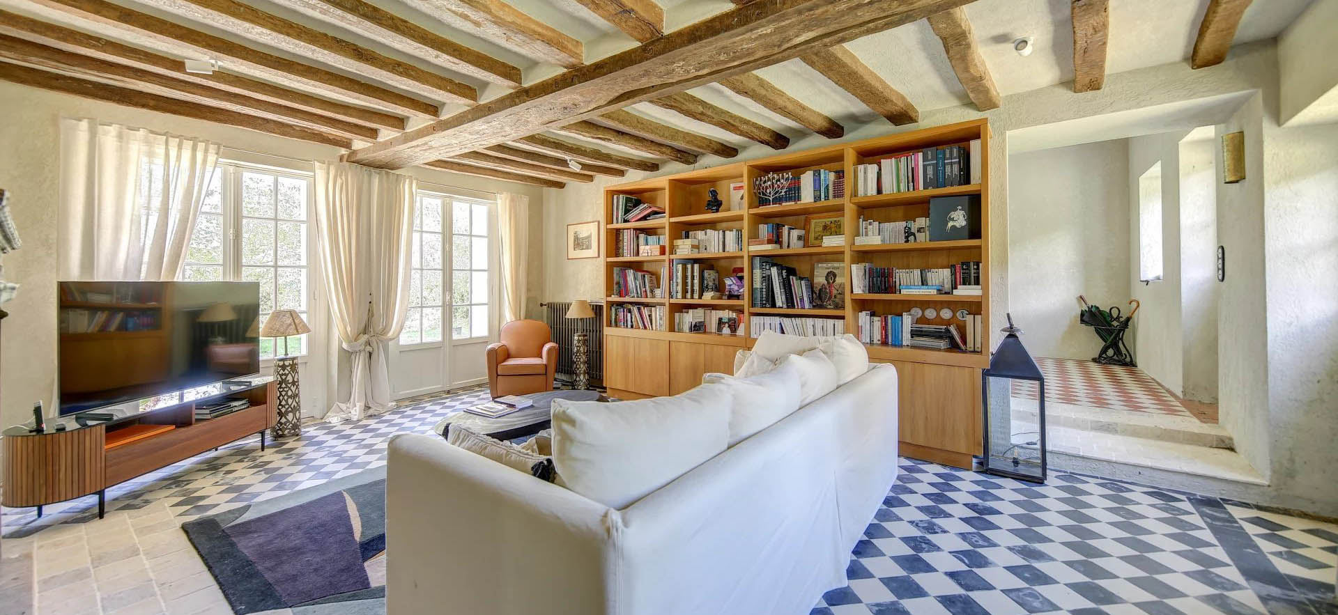 Discover this property: Montfort-l'Amaury - France - House, 8 rooms, 4 bedrooms - Slideshow Picture 3