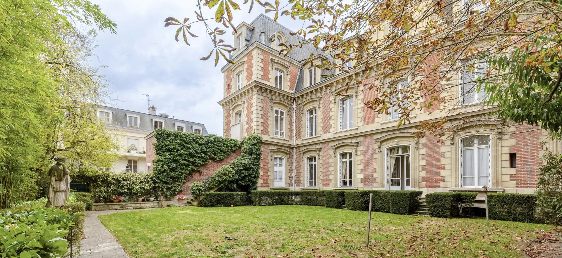 Discover this property: Saint-Germain-en-Laye - France - Mansion, 29 rooms, 15 bedrooms - Slideshow Picture 1